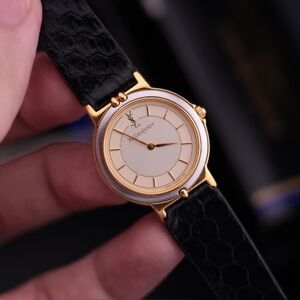 Vtg 1990s Yves Saint Laurent 2200-228481 Women’s Watch
[Very Good Condition]